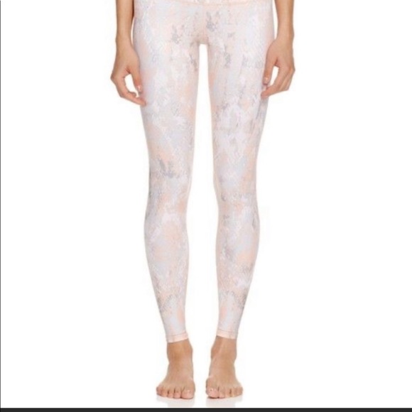 ALO Yoga Peach Snakeskin Airbrush Legging: Size XS - Picture 2 of 7